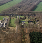 842208 Luchtfoto van huis Zuylestein met landschapspark (Rijksstraatweg 7) te Leersum, vanuit het noordoosten.